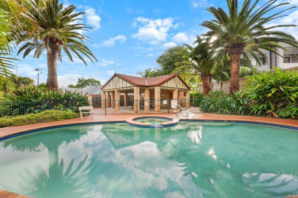 On The Brook - Private 2 Bed + Loft And Pool Apartment